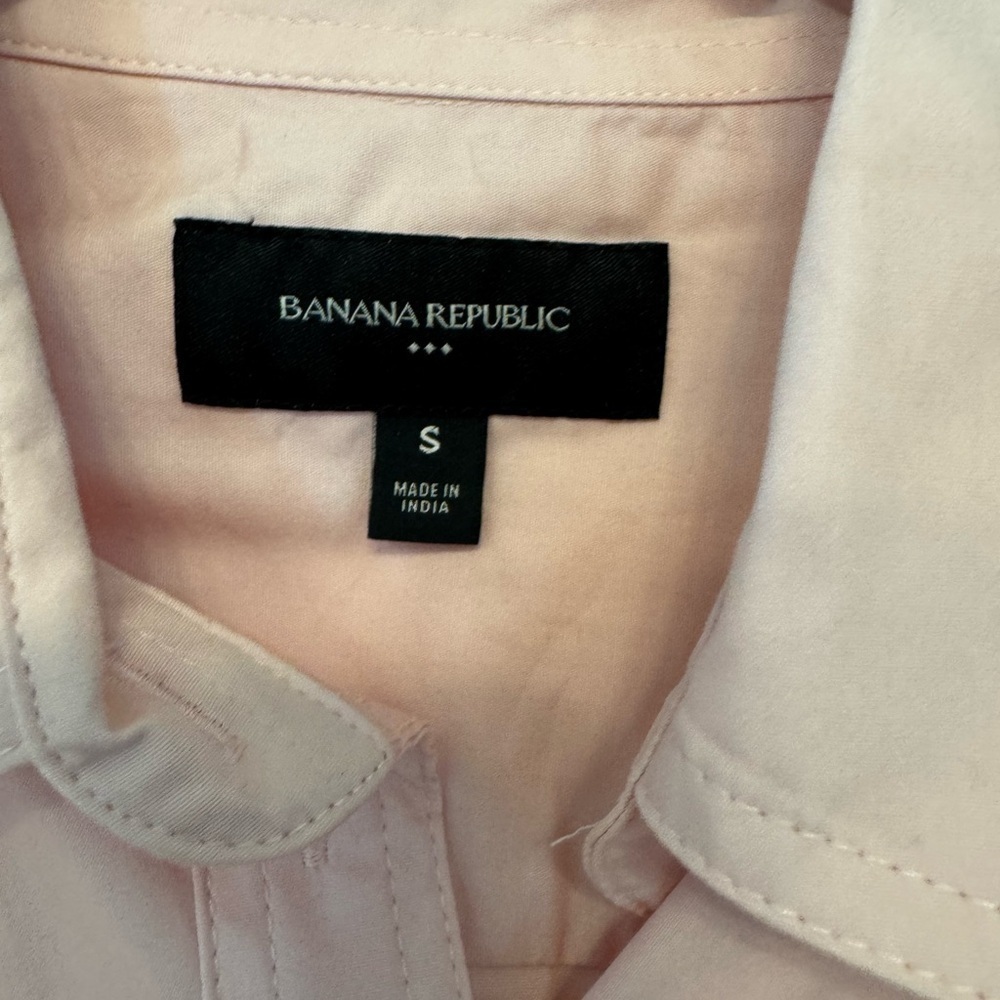 Banana Republic cropped Blush Pink button Shirt. New without tag. - Picture 3 of 4